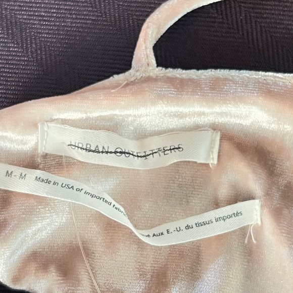 Urban Outfitters cream silky short jumpsuit women’s size small - Picture 4 of 4